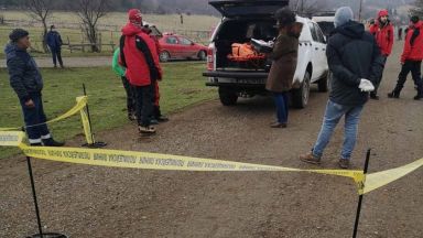 Около 14 30 часа днес спасители свалиха тялото на загиналия в