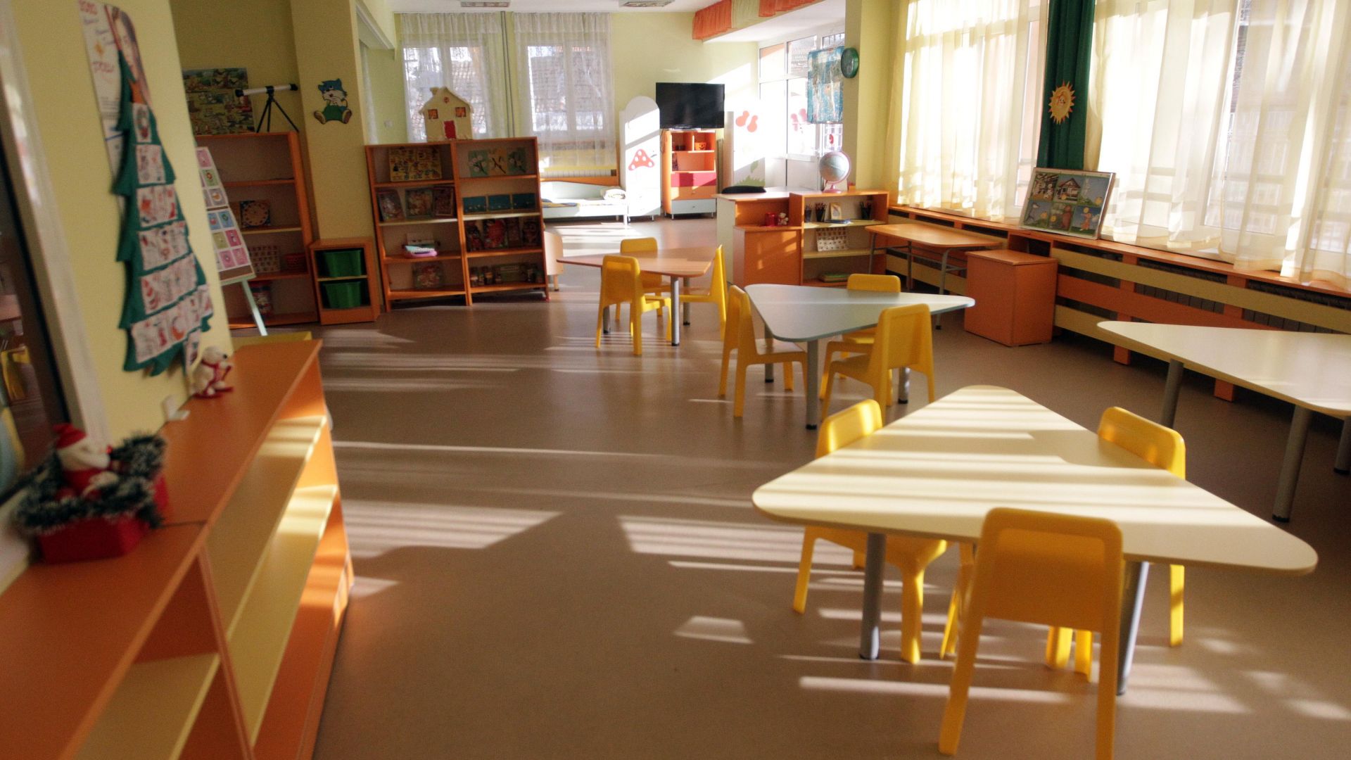 Пловдив отваря 4 дежурни детски градини за деца на медици 