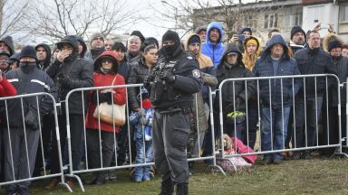 НСО проверява със скенер и металдетектор хората дошли на водосвета