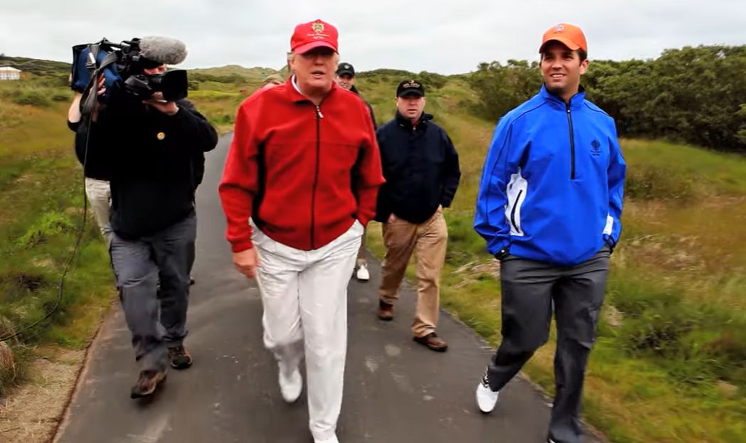 Доналд Тръмп на едно от голф игрищата си в Шотландия преди години