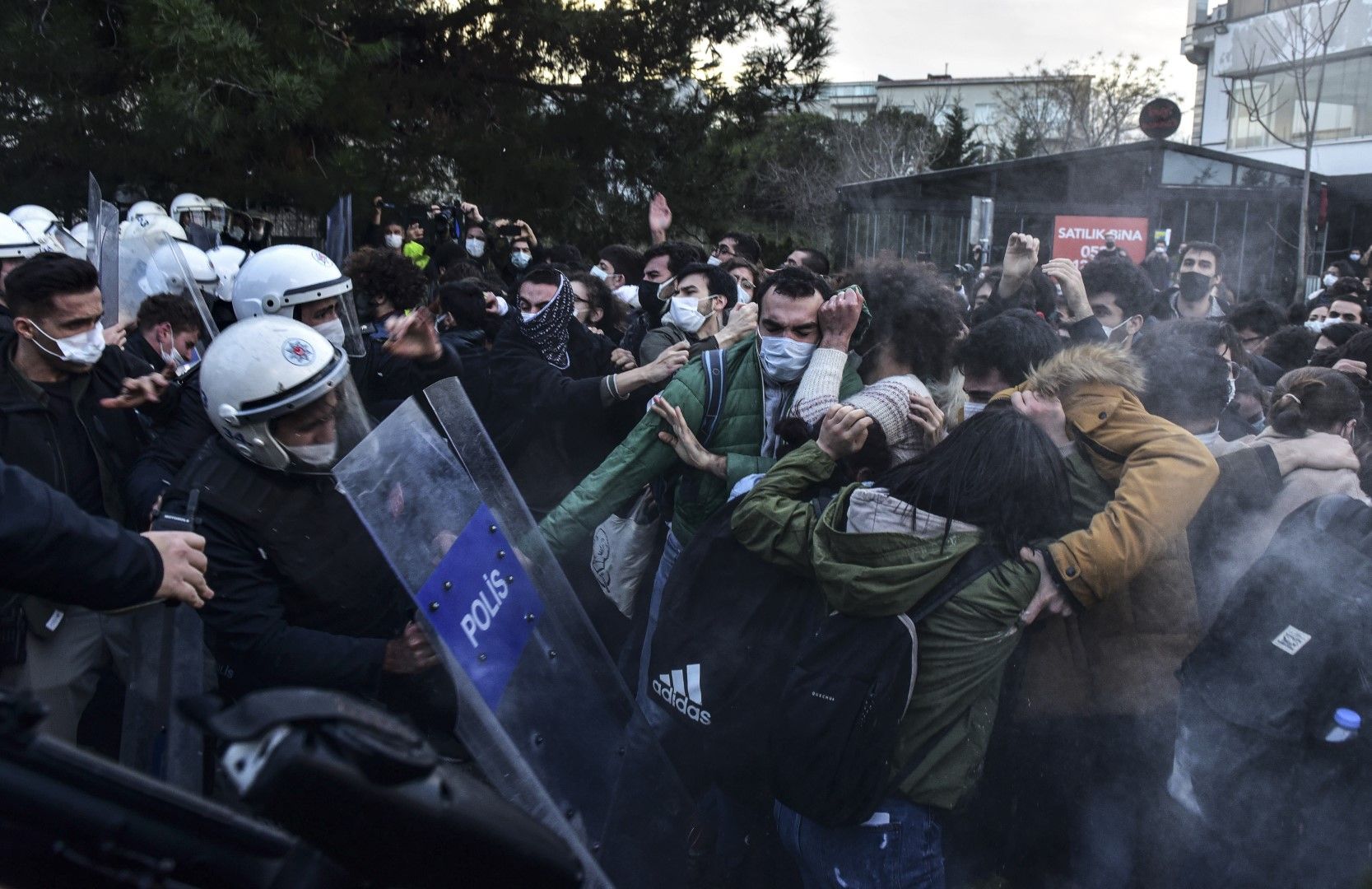 Размирици по време на студентския протест заради назначения от Ердоган ректор на Босфорския университет