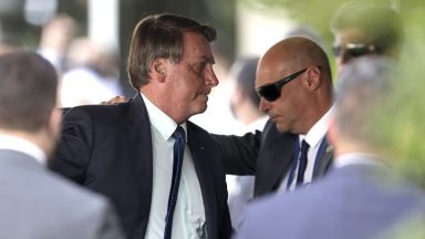 Бившият президент на Бразилия Жаир Болсонаро е приет в болница