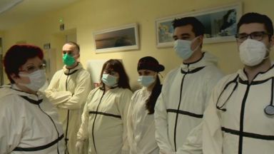 Стена на благодарността десетки писма и картички с думи