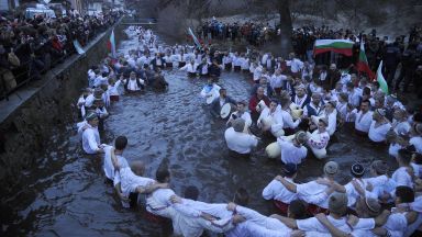 И тази година калоферци влязоха във водите на река Тунджа