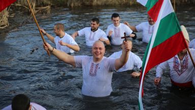 Православната църква празнува днес Богоявление Йордановден който е третият