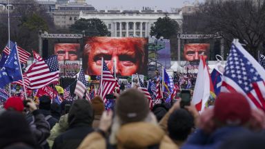 Американският президент Доналд Тръмп заяви днес пред група от възторжени