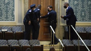 Полицията на вашингтонския Капитолий разследва съобщения че конгресменът републиканец Анди