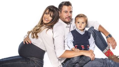 Петя Дикова и Илиян Любомиров в първа семейна фотосесия с двете им деца