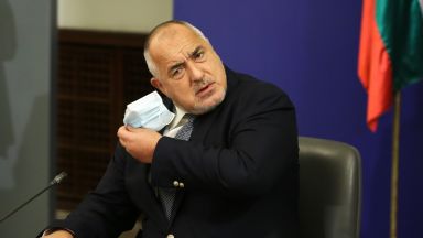 Премиерът Бойко Борисов се появи изненадващо на редовния седмичен брифинг