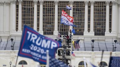 Вашингтон въведе комендантски час Конгресът на САЩ почти единодушно утвърди