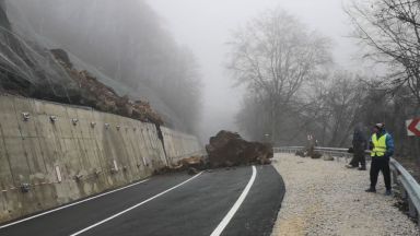 Предотвратен е много по-голям инцидент при свлачището на пътя за Рилския манастир