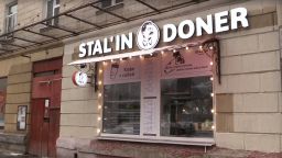 Само часове след отварянето му затвориха "Сталин дюнер" след недоволство в Москва