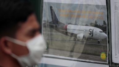 Индонезийските власти откриха черната кутия със записите от разговорите в