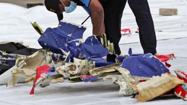 Разбилият се в Индонезия Боинг 737 524 Boeing 737 524 е попаднал