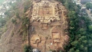 Археолози откриха древен будистки манастир в Индия