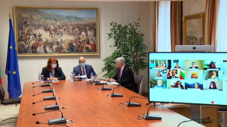 Гласуването по пощата не може да бъде отлагано повече -