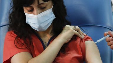 Русия ще проведе клинични изпитания с еднодозова ваксина Спутник лайт