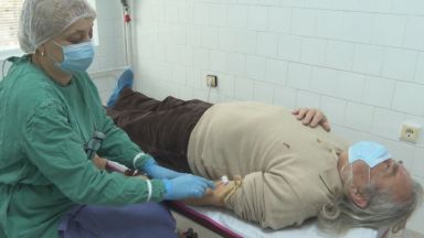 61 годишният Веселин Ганев от Добрич е рекордьор в доброволното кръводаряване