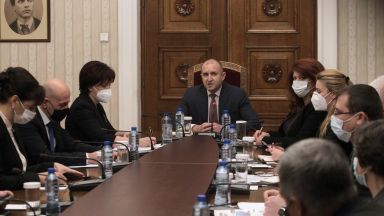 Първата среща на президента Румен Радев с парламентарно представени партии