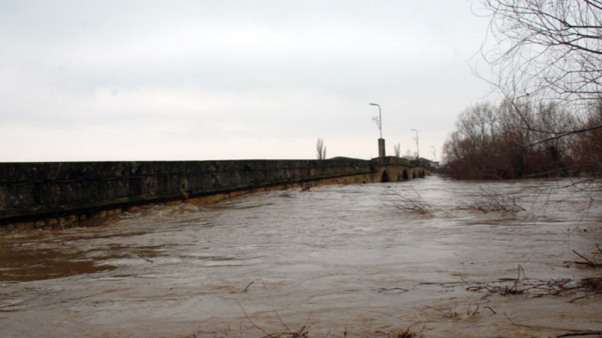 Река Марица застрашава сметището в Цалапица и квартали на Стамболийски