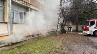 Евакуираха 93 то училище в София заради пожар съобщиха от bTV