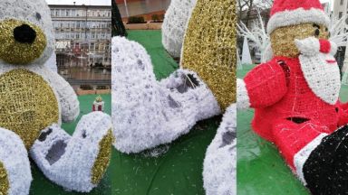 Част от коледната украса на пл Независимост във Варна е