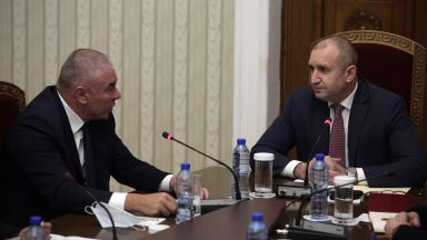 Напрежение в президентството: Остри реплики между Марешки и Радев (видео)