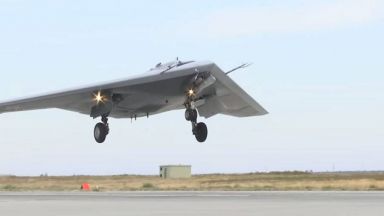 Руският боен дрон „Охотник” вече нанася бомбени удари
