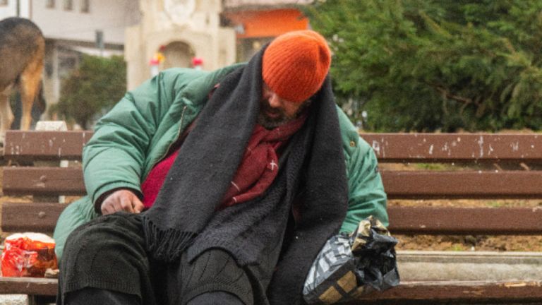 21-годишен син на алкохолик спаси бездомник от Габрово с кампания в социалните мрежи