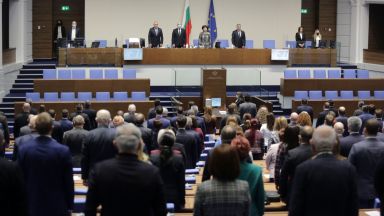 Народното събрание и правителството завършват своя мандат с ниски нива
