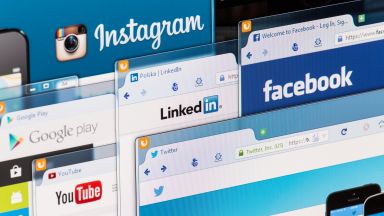 Узбекистан ограничава достъпа до Facebook и You Tube заради нов закон