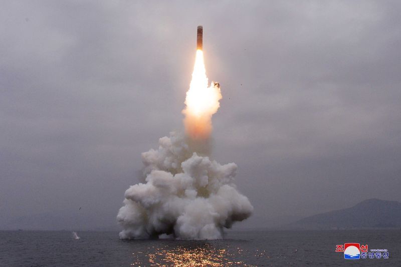 Тест на севернокорейска ракета, изстреляна от подводница