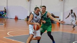 Важното е сърцето да го иска: Баскетболист играе в българското първенство дни, преди да навърши 50 г.