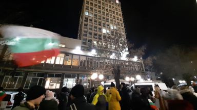 Полиция и жандармерия обгради сградата на БНТ където от 20