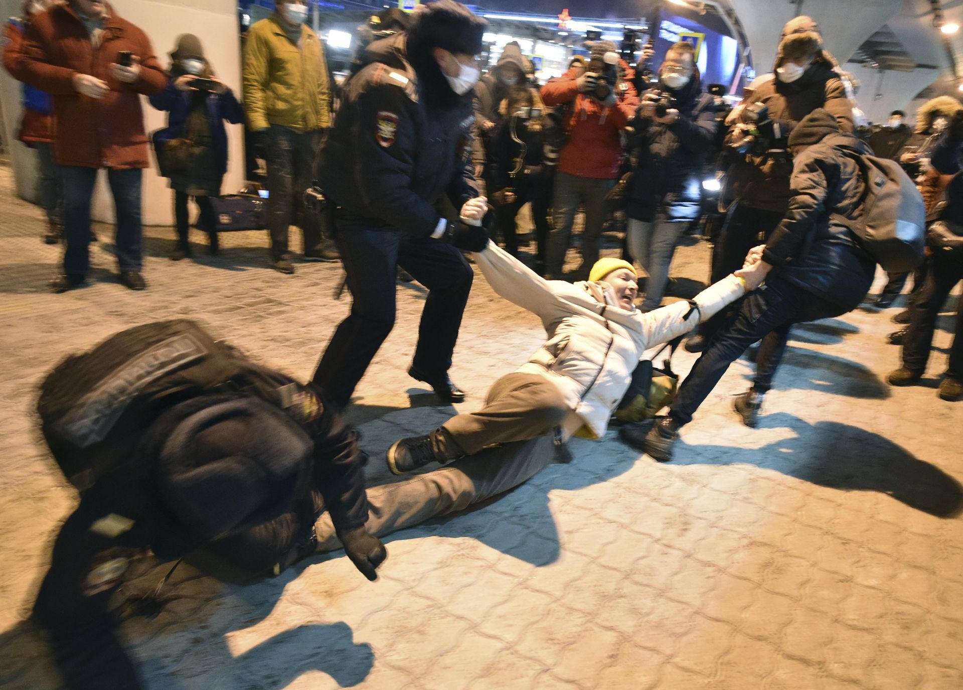 Приезжий остановился. Навальный задержание 2021. Люди на митинге. Задержания протесты 23 января 2021.