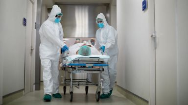 Около 29 на сто от пациентите в Англия преболедували тежка