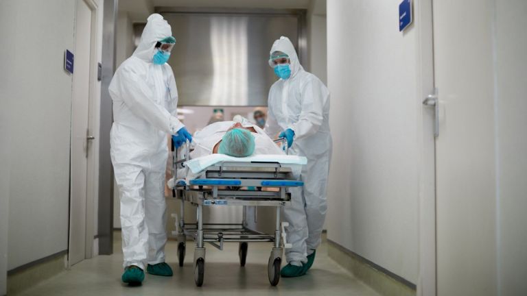 Около 29 на сто от пациентите в Англия, преболедували тежка