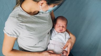 Много малък процент от новородените бебета могат да бъдат инфектирани