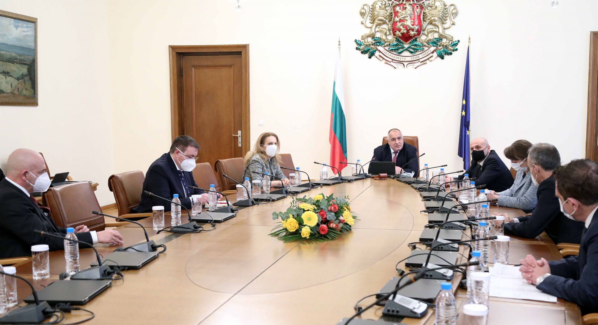 Разхлабване на противоепидемичните мерки в определени сектори и бизнеси бе обсъдено на работно съвещание, свикано от министър-председателя Бойко Борисов