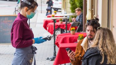 Всеки български гражданин който има електронен подпис може да влезе