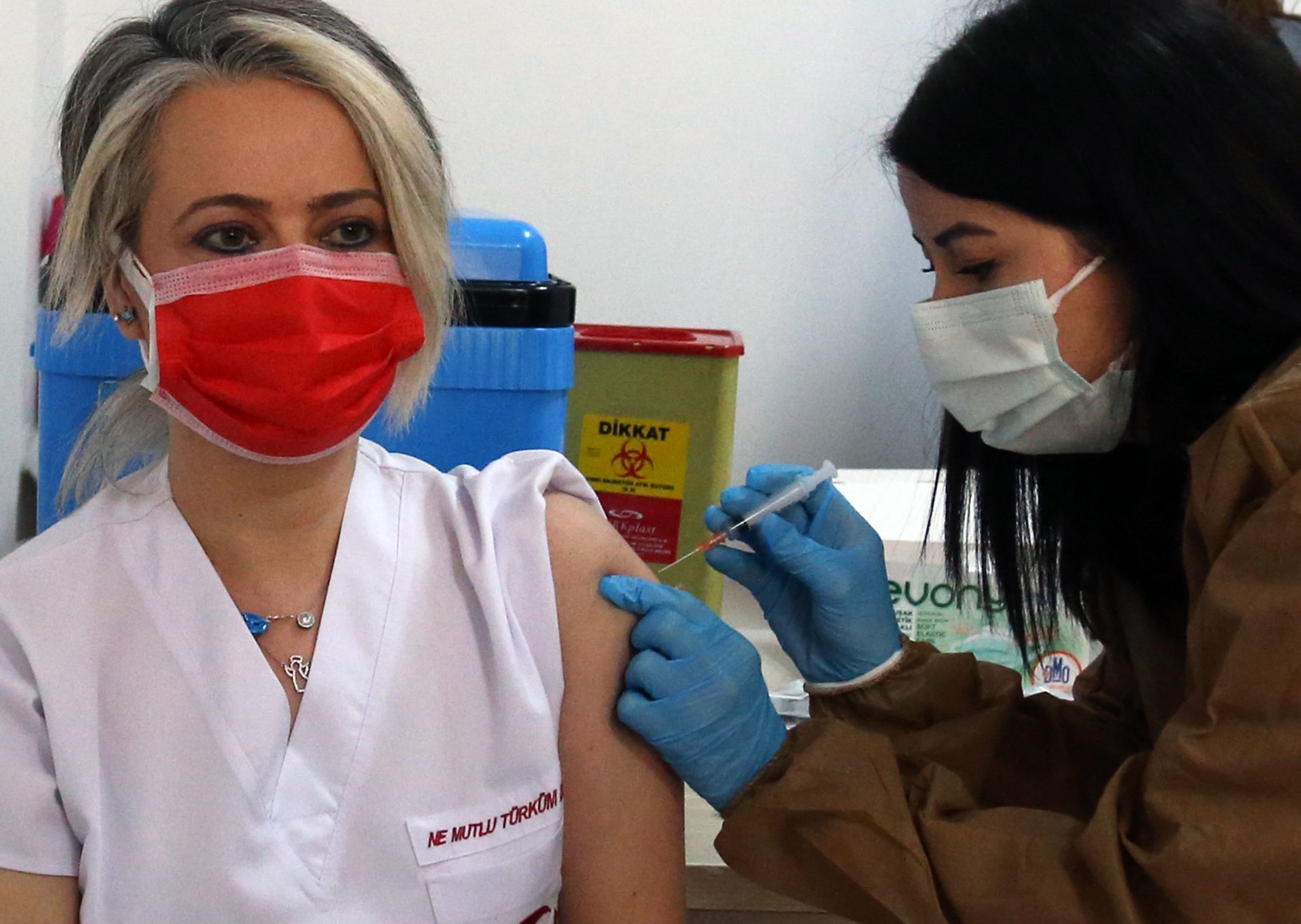 В Турция са ваксинирани 833 610 души за 4 дни 