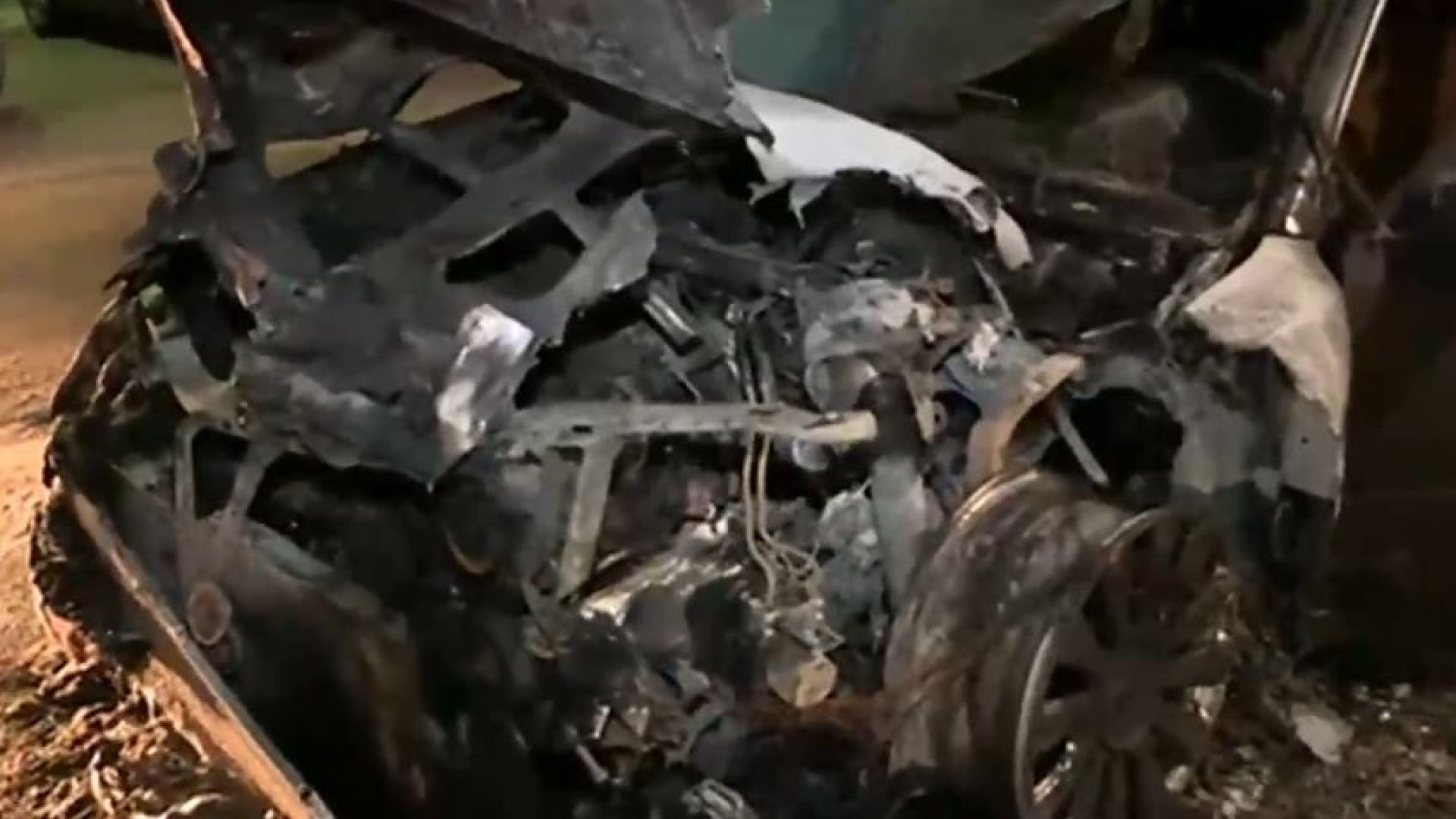 Запалиха три автомобила на един собственик в Перник (видео)