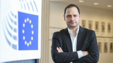 Евродепутатът Витанов: БСП трябва да напусне властта, ако пратим оръжие на Киев и пуснем Скопие в ЕС