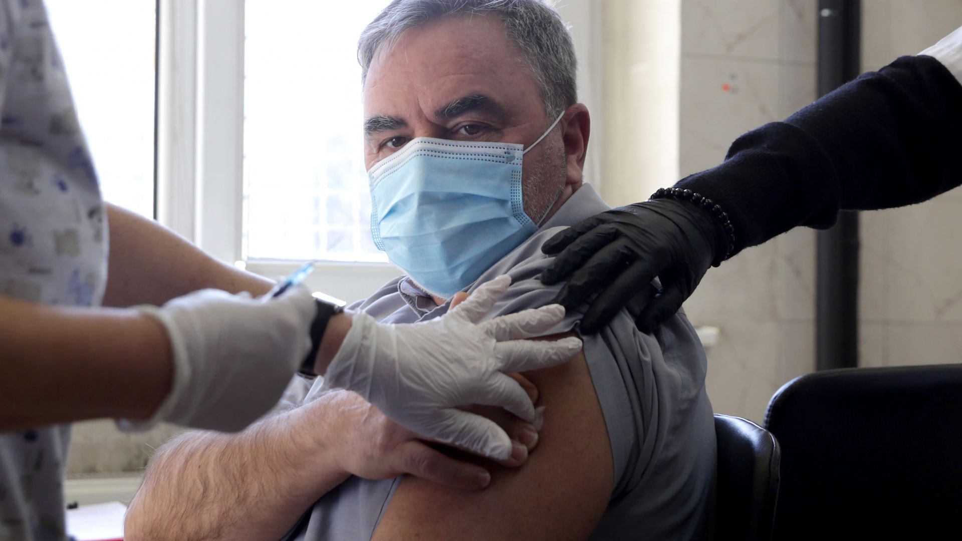 Кунчев: Масовата ваксинация може да започне през април (снимки)