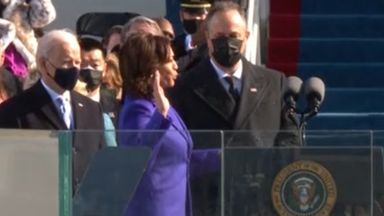 Камала Харис се закле като първата жена вицепрезидент на Съединените