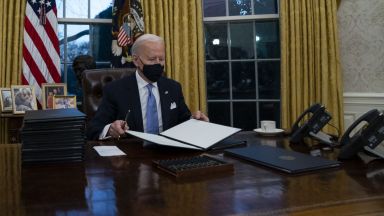 Американският президент Джо Байдън подписа 15 указа след встъпването си