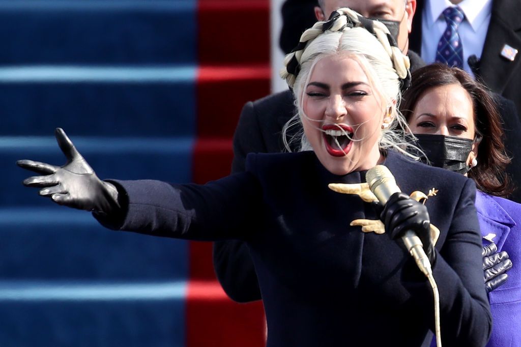 Лейди Гага изпълнява химна на САЩ при встъпването в длъжност на Джо Байдън