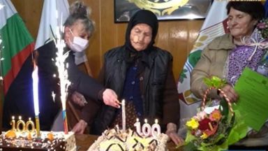 100 години навърши най възрастната жителка на пловдивското село Цалапица