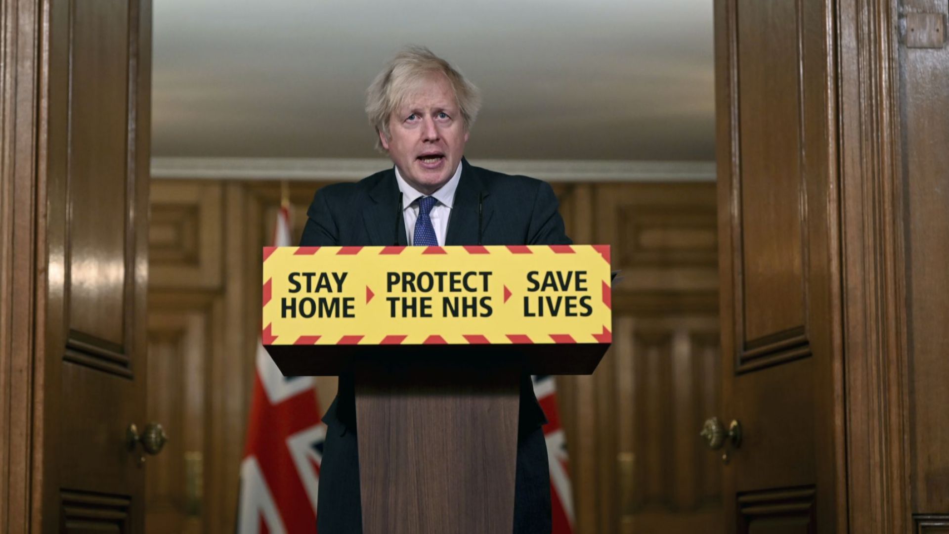 Борис Джонсън смекчава строгите мерки срещу пандемията от 8 март