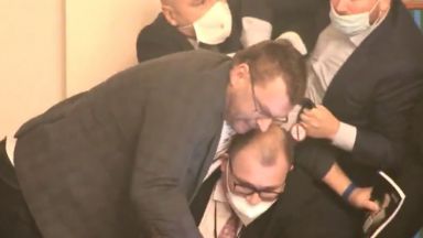 Спорове по COVID 19 кризата прераснаха в насилие В чешкия парламент